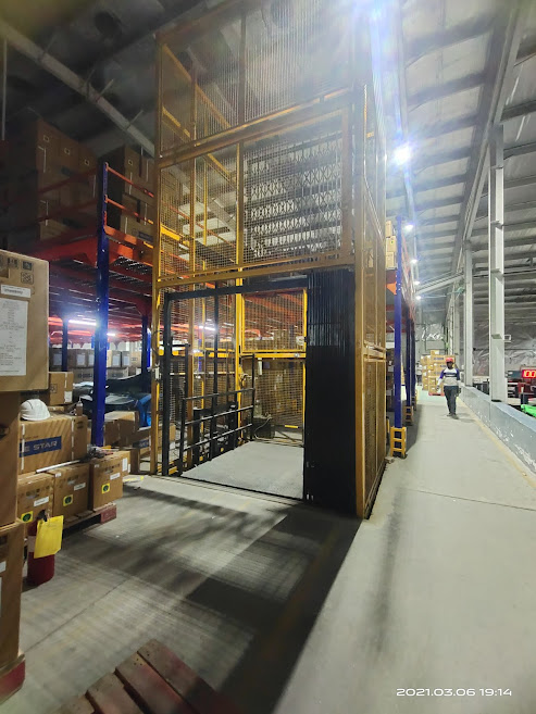 Hydraulic Goods Lift