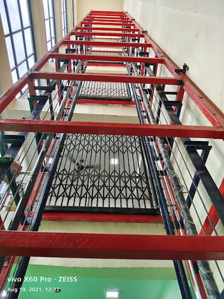 Hydraulic Goods Lift