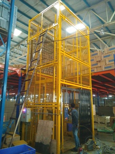 Lifting conveyor